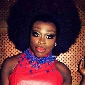 Meet your Posher, Suzanne